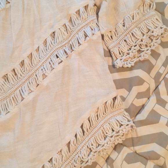 ⭐️SALE Beige Crochet Top/Cover Up with Detail - Picture 5 of 8